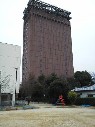 それとは関係ないですが，この写真は今日のコースの途中にある通称電電ビル．完成当時はたしか広島市内で最も高いビルでした．