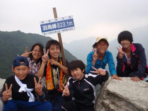 ハト峰で出会った元気な子供たち！子共達だけでここまで登ってきていた！