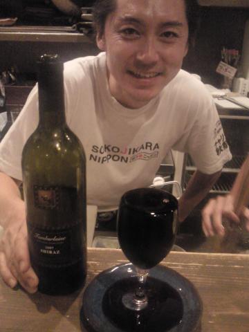 そしておーなーにわがままを言ったらやってくれたワインのこぼれ！
日本酒じゃないっちゅう～の(ー_ー)!!