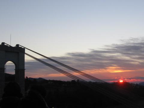 丹沢登山口、風の吊り橋からの初日の出