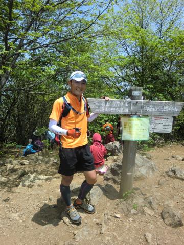 大岳山山頂にて爽やかな笑顔の気まぐれさん。
予想外に早くついて満足の笑み。