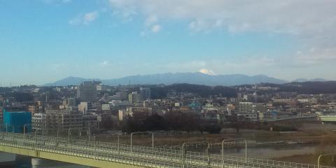 昨日の夕暮れと同じカット
ここ数日丹沢山系と富士山がはっきり見えます