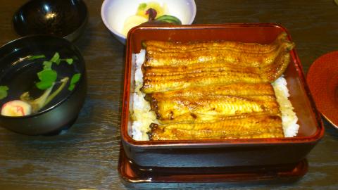 日本橋本町いづもや
海外からの出張者接待で鰻のリクエスト
ご飯を残さなきゃ、と思いつつペロリ♪