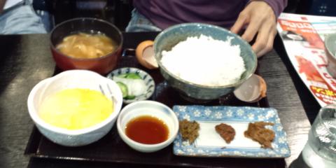 S夫人が注文した「魚沼産コシヒカリと地鶏の卵かけご飯」
去年スキーで来たときに天ぷらそばを食べすぎ、コシヒカリを残してしまったとのことで、今日はまじりっ気無しのどんぶり飯