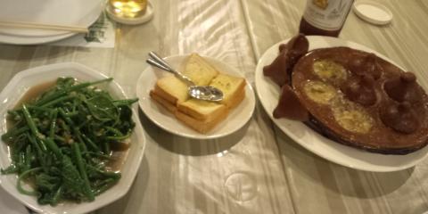 昨日のBangkokはローカルなタイ料理
辛くないものをチョイスしたら、
エスカルゴならぬアサリのガーリックバターが美味かった
