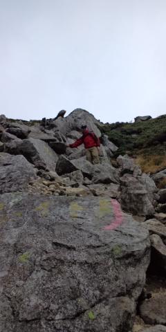浄土山からの下りは岩場が続く
よくジョギングシューズで登ったもんだ(無謀)