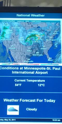 ミネアポリスの空港で
よりによって、ちょうどシカゴとの間に活発な雨雲・・・
