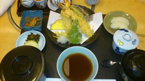今週は食欲週間♪
月曜日
新日本橋「よつや」
香港、広州からのゲストとランチ

夜は、神田西口で台湾人と魚料理