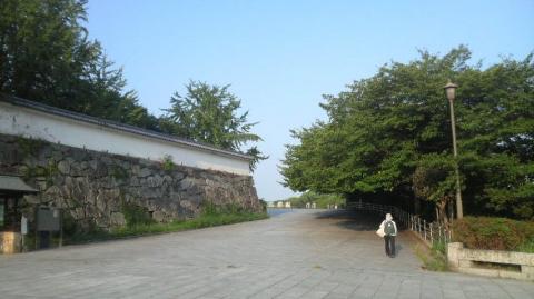 福岡城跡入り口
この先が平和台球場跡地
