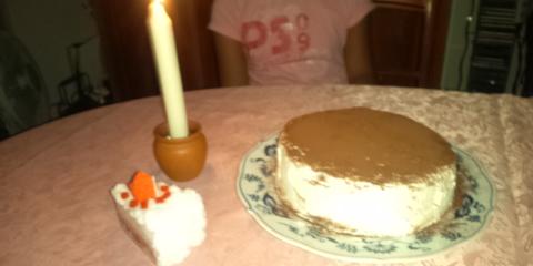 昨日は下の娘の誕生日
ようやく10歳だが、すでに親離れしているようでちょっと寂しい・・・
自作のショートケーキ型蝋燭はもったいないからと火をともさなかった