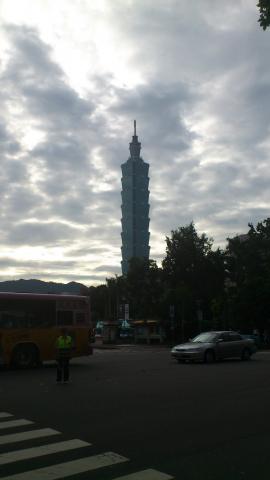 13日の朝は、台北101までJOG