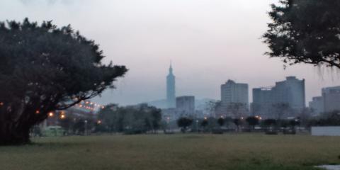 今日のランの目的地が見えてきました
「台北101」
アジアで一番高いビルです
509ｍなので、スカイツリーに抜かれましたが・・・