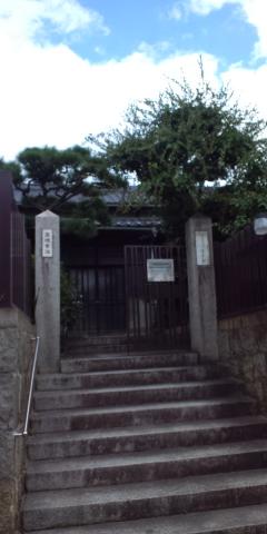 これ、眼科医院です。
昭和初期か大正くらいの風情