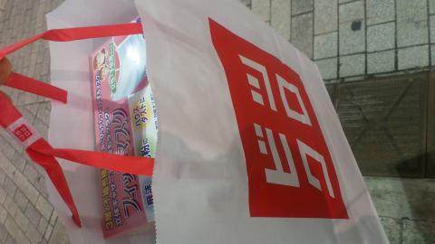 昨日会社帰りに新宿で話題の店を視察するが、買ったのは1箱60個入りのマスク。なんと100円！