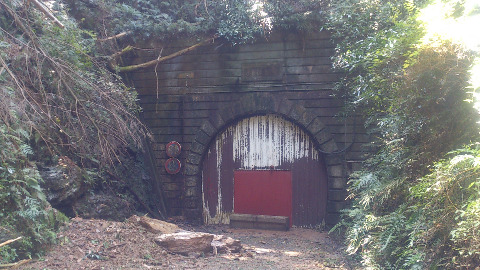 旧女鬼トンネルは封鎖されている。