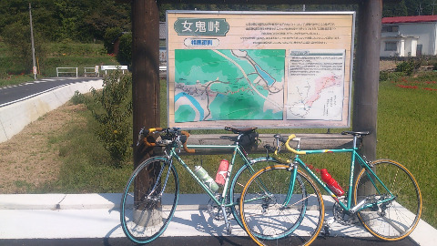 熊野古道　女鬼峠　相鹿瀬側
ここまではバイクに乗ってきたが、ここからは不整路を押して峠越え。