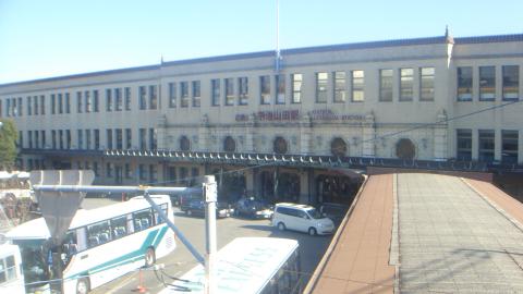 近鉄宇治山田駅。昔はターミナル駅だったためか、風格のあるたたずまいだ。