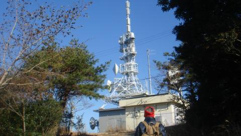 朝熊ヶ岳頂上にある地デジの電波塔。
