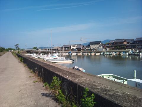 途中にあった漁港。
こちらは外城田川に面している。