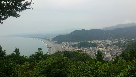松本峠から七里御浜を望む。