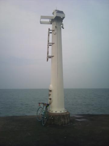 25km地点の灯台。こちらはスチール製。