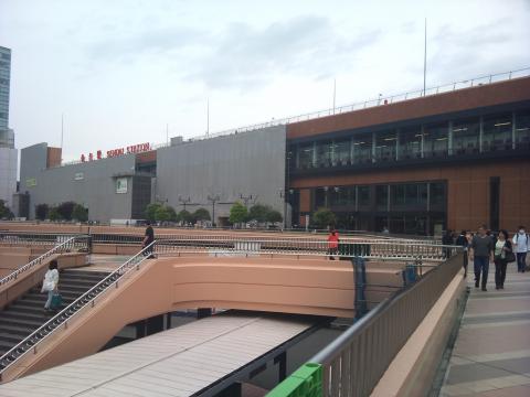 JR仙台駅
最初に来た時から西側を覆っていたシートが半分無くなった。(^_^)