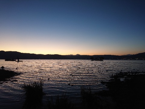 日没直後の諏訪湖。