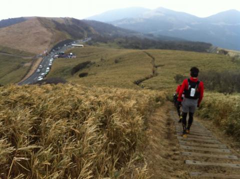 AP2仁科峠まであと少し。
稜線は強風をもろに受けて寒かった。
