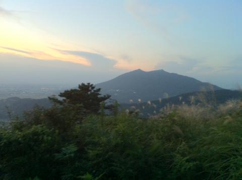 宝篋山頂上：筑波山を望む
