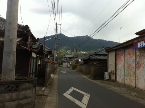 筑波山神社まで４，５キロ。
３キロ過ぎ辺りからの勾配がつらい・・