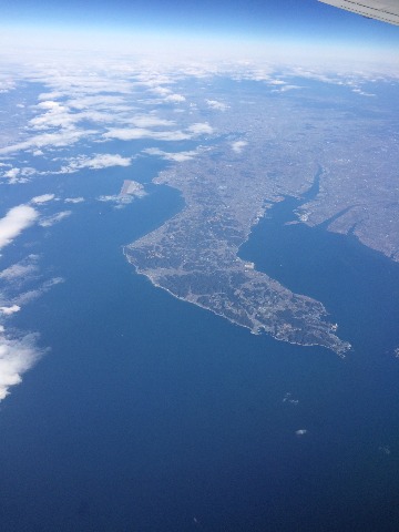 飛行機から撮影した知多半島。地図と一緒（当たり前）で感動。撮影は２０１５年（平27）2月2日