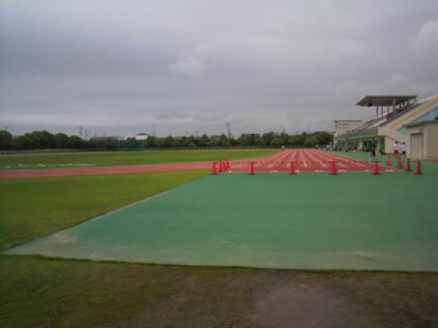 石垣池公園陸上競技場はこんなトコ。