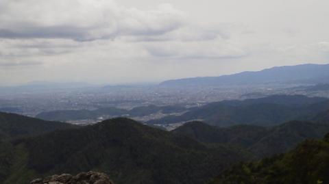 この日一番の眺望のいい場所でした。金比羅山の先だったかな？京都盆地が見渡せて、きれいでした。
