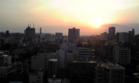 仙台のホテルより仙台市内と夕陽