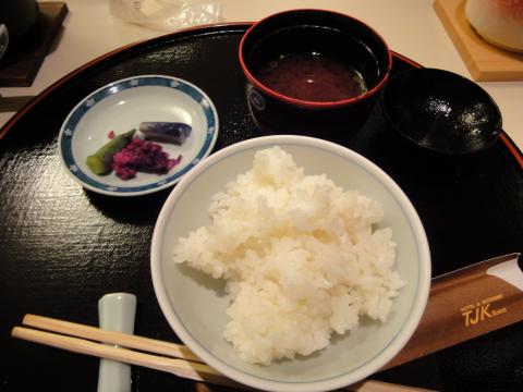 食事（香の物、留椀、御飯）