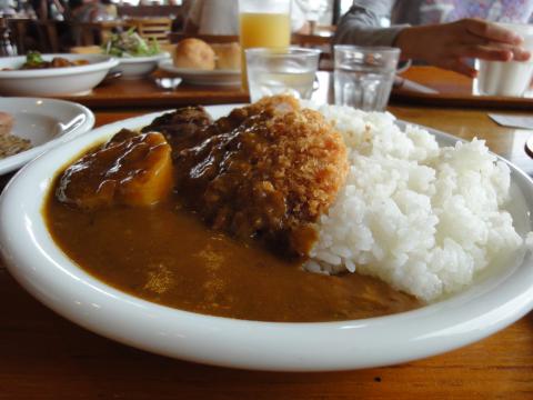 カツカレー　（辛口） １２００円。