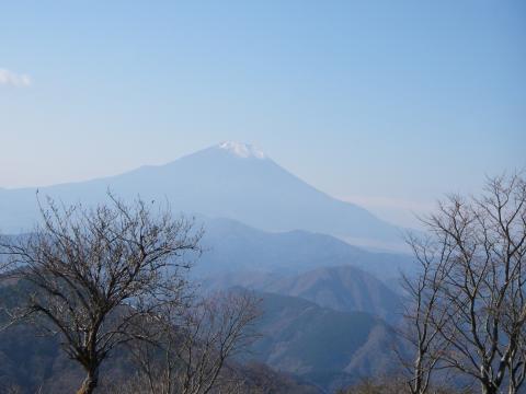 昨日まで曇りの予報を見事覆した。鍋割山山頂より。こんな富士山が見られただけでも幸せ。