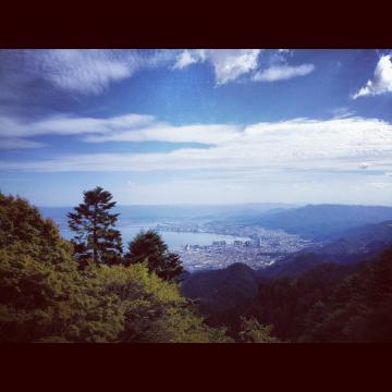琵琶湖を望む。いつもながら、すっきり晴れとはなかなか行きません。
