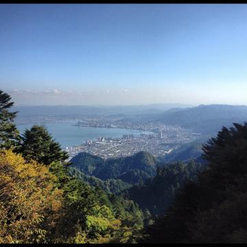 琵琶湖。今日はわりとすっきりと見えました。