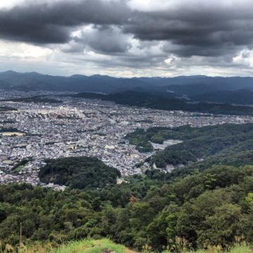 毎度の京都市街だけど、いつも表情が違って楽しい。雨の予報だったが、まったく降らず。よかった。