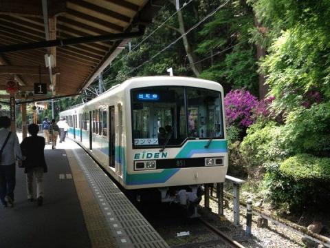 ２両編成のかわいい叡山電車。これで帰ってきました。