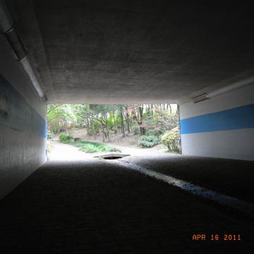 四角いトンネル。
