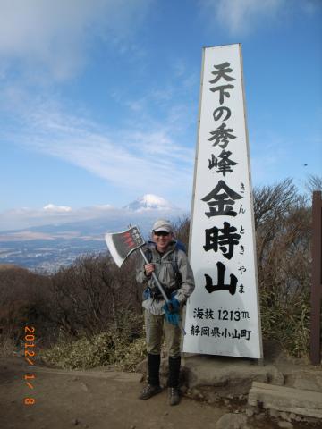 富士山背景に、伝説の金太郎のマサカリかついでそそくさと撮影。
