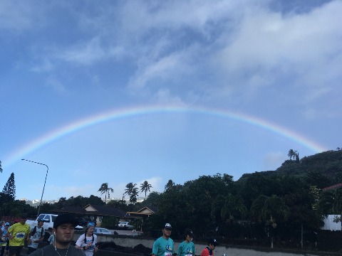 虹を見るとまたハワイに来れるとか…。
