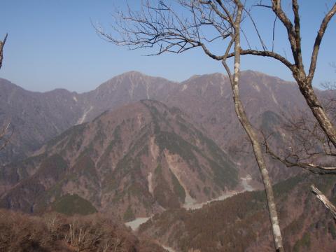 西丹沢蛭ヶ岳の稜線。湘南隊長お勧めのど笑むコース。