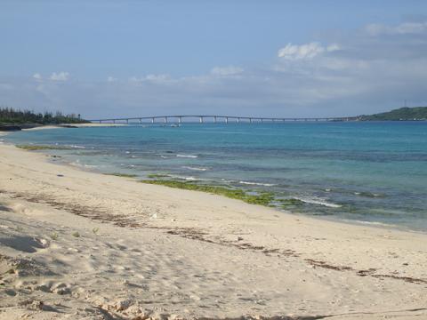 来間大橋　宮古島ではちょっと離れた島を結ぶ橋があちこちにある。