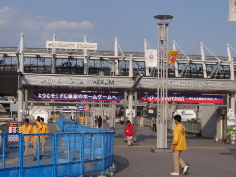 折り返し地点の隣の競技場でサッカーやってた
FC東京対ジュビロ
入口を眺めただけ～