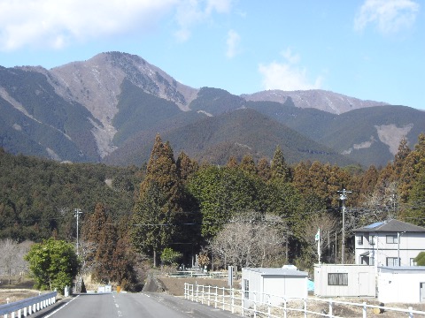 スタート地点から天子ケ岳　　標高差は８００mほど