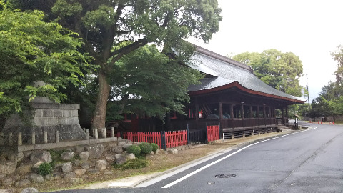 宮島の対岸にあり、古くは厳島神社の外宮と称された大社である地御前神社。かつて厳島は島全体が聖地と見なされ、人が住むことは禁じられていた。厳島神社を内宮と呼んでいた。