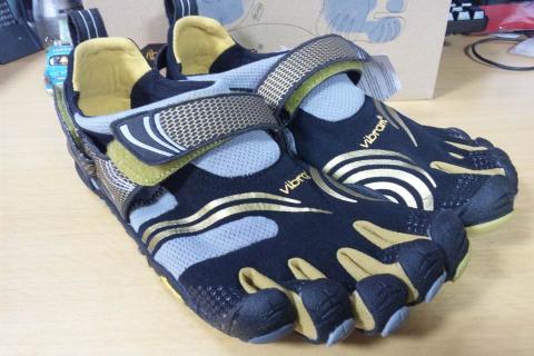 Vibram KOMODO SPORT
カラーはBlack Gold
なんとなく日ハムぽい。けどイイ。